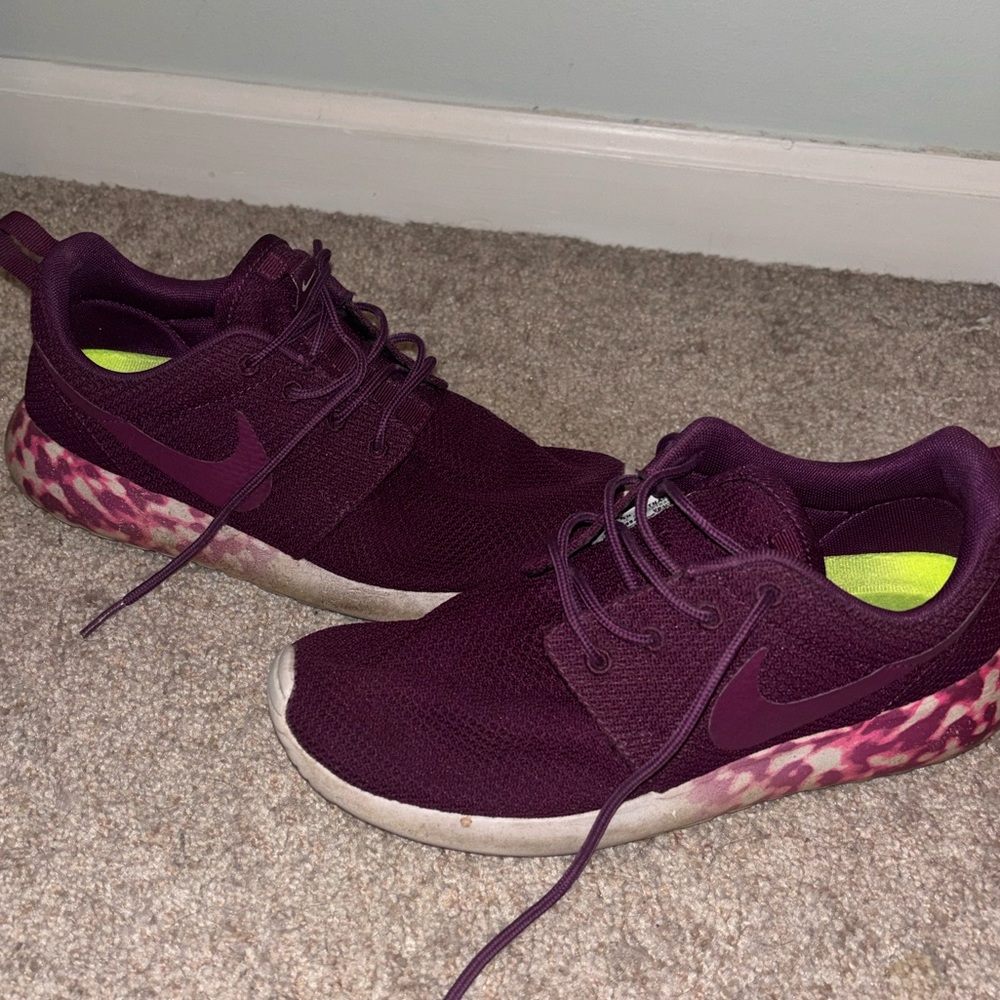 Nike Women's Purple Athletic Shoes